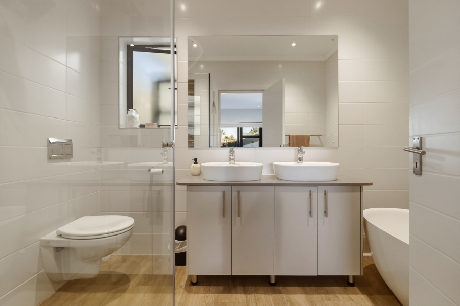 4 Bedroom Property for Sale in Somerset Ridge Western Cape